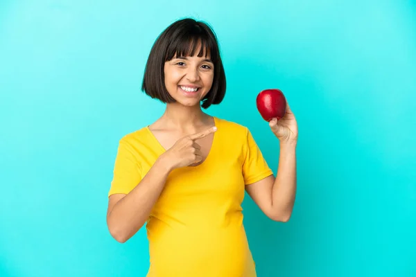 Schwangere Mit Einem Apfel Auf Blauem Hintergrund Der Zur Seite — Stockfoto