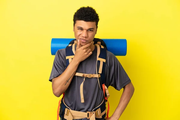 Young Mountaineer African American Man Big Backpack Isolated Yellow Background — Foto Stock