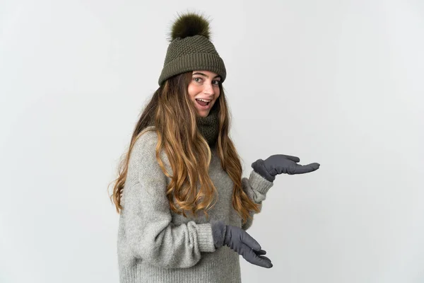 Jeune Femme Caucasienne Avec Chapeau Hiver Isolé Sur Fond Blanc — Photo