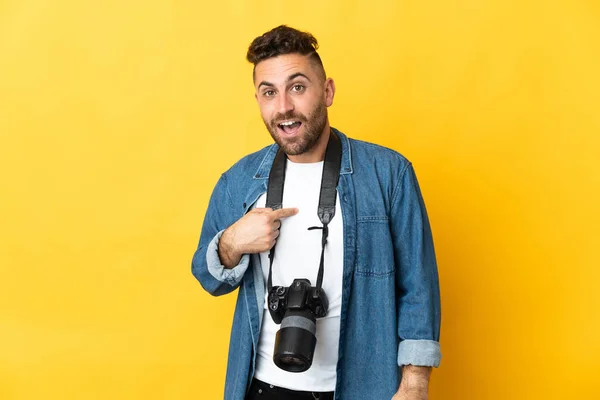 Photographer Man Isolated Yellow Background Surprise Facial Expression — Stock Photo, Image
