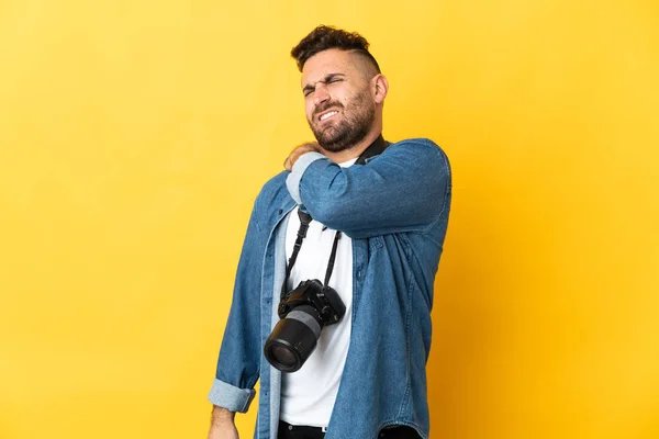 Photographer Man Isolated Yellow Background Suffering Pain Shoulder Having Made — Stock Photo, Image