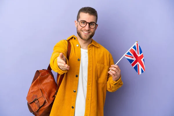 Jeune Homme Caucasien Tenant Drapeau Royaume Uni Isolé Sur Fond — Photo