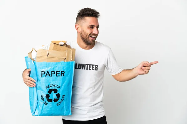 Hombre Caucásico Sosteniendo Una Bolsa Reciclaje Llena Papel Para Reciclar — Foto de Stock