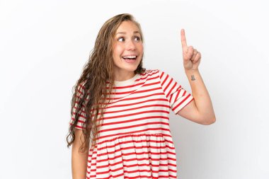 Beyaz arka planda izole edilmiş genç beyaz kadın çözümü bulmak için parmağını kaldırıyor.