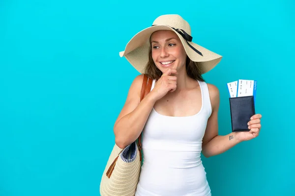 Young Caucasian Woman Holding Beach Bag Passport Pamel Isolated Blue — Stock fotografie