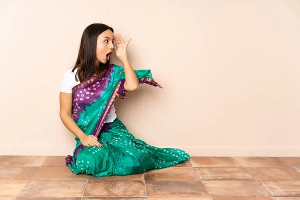 Young Indian Woman Sitting Floor Surprise Expression While Looking Side — Stock Photo, Image