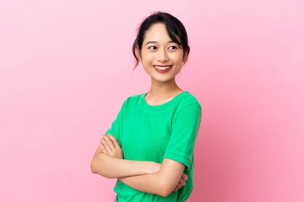 Young Vietnamese Woman Isolated Pink Background Arms Crossed Looking Forward — Φωτογραφία Αρχείου