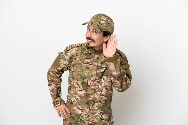 Soldat Man Isolerad Vit Bakgrund Lyssna Något Genom Att Sätta — Stockfoto