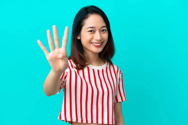 Genç Vietnamlı Kadın Mavi Arka Planda Izole Edilmiş Mutlu Parmaklarıyla — Stok fotoğraf