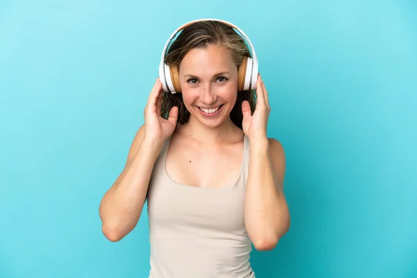 Young Caucasian Woman Isolated Blue Background Listening Music — Stock Photo, Image