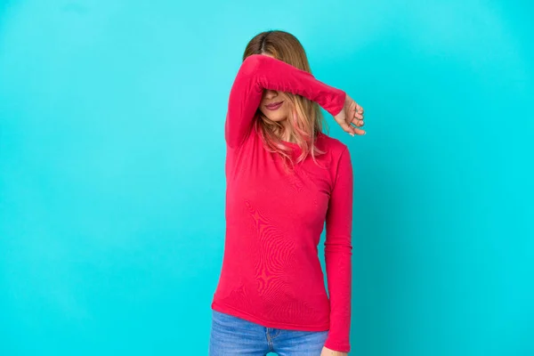 Young Woman Isolated Blue Background Covering Eyes Hands — Stock Photo, Image