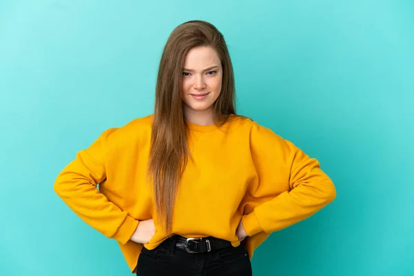 Adolescente Menina Sobre Isolado Azul Fundo Irritado — Fotografia de Stock