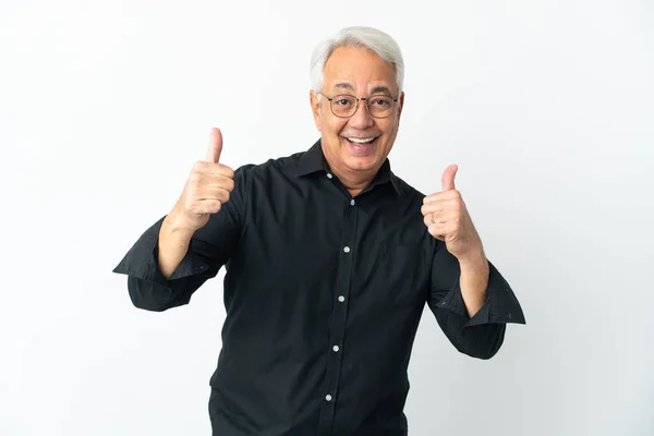 Homem Brasileiro Meia Idade Isolado Fundo Branco Dando Gesto Polegar — Fotografia de Stock