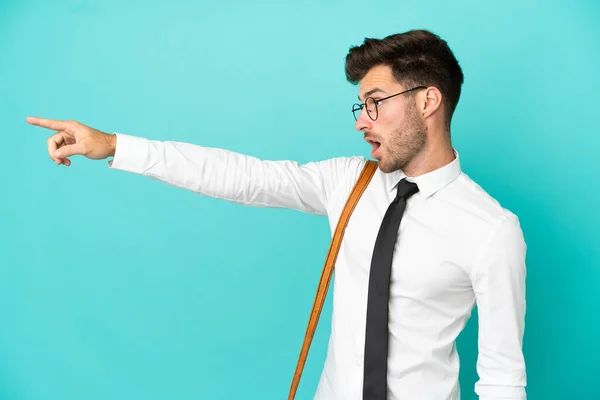 Hombre Negocios Sobre Fondo Aislado Apuntando Lejos — Foto de Stock