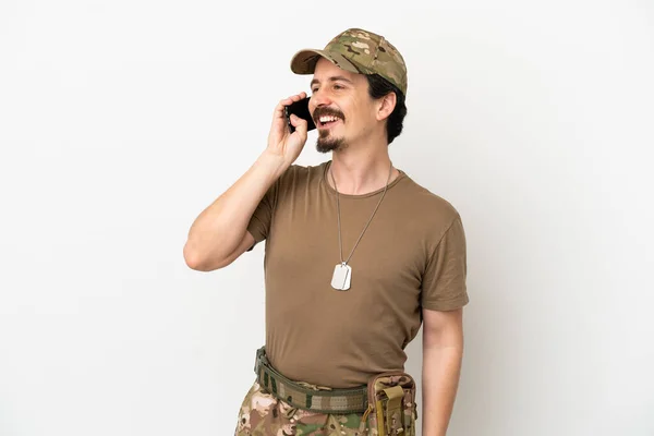 Soldato Uomo Isolato Sfondo Bianco Mantenendo Una Conversazione Con Telefono — Foto Stock