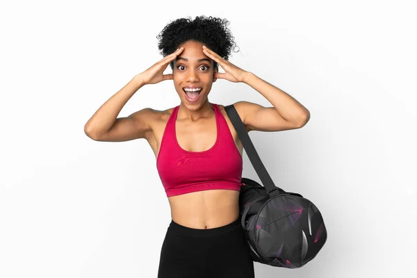 Ung Sport Afrikansk Amerikansk Kvinna Med Sport Väska Isolerad Blå — Stockfoto