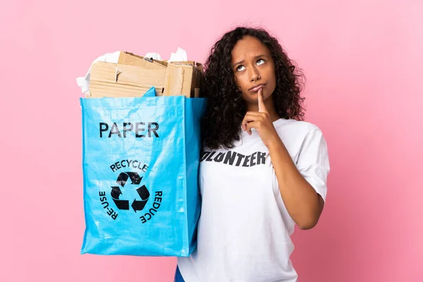 Tiener Cubaans Meisje Met Een Recycling Zak Vol Papier Recyclen — Stockfoto