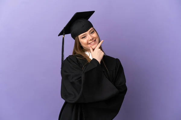 Joven Graduado Universitario Sobre Fondo Púrpura Aislado Feliz Sonriente — Foto de Stock