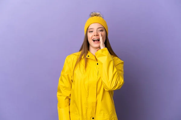 Teenager Girl Wearing Rainproof Coat Isolated Purple Background Shouting Mouth — Stock Photo, Image