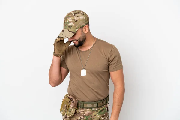 Ung Arabisk Soldat Man Isolerad Vit Bakgrund Skrattar — Stockfoto