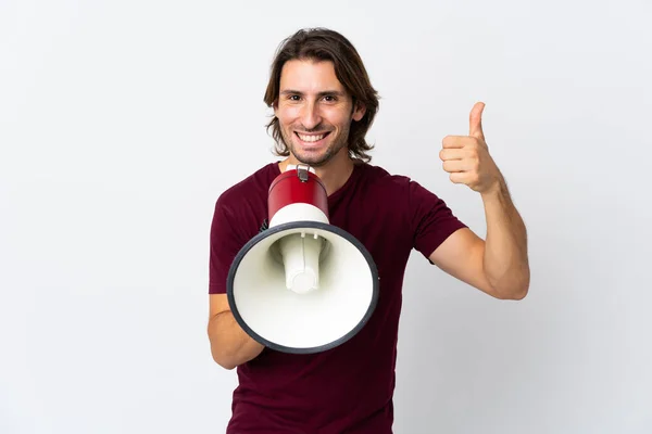 Joven Hombre Guapo Aislado Sobre Fondo Blanco Gritando Través Megáfono — Foto de Stock