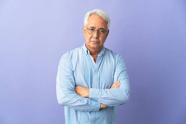 Homem Brasileiro Meia Idade Isolado Fundo Roxo Com Expressão Infeliz — Fotografia de Stock