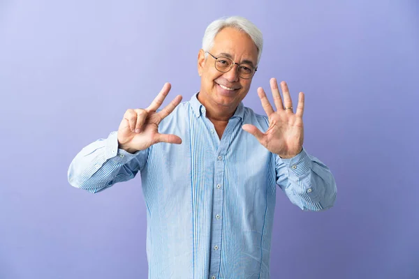 Middle Age Brazilian Man Isolated Purple Background Counting Eight Fingers — Fotografia de Stock