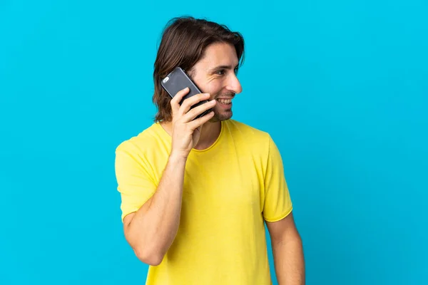Young Handsome Man Isolated Blue Background Keeping Conversation Mobile Phone — Stock Photo, Image