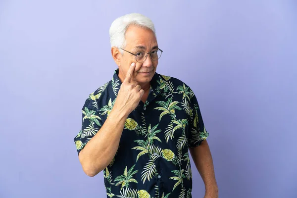 Middle Age Brazilian Man Isolated Purple Background Showing Something — Φωτογραφία Αρχείου