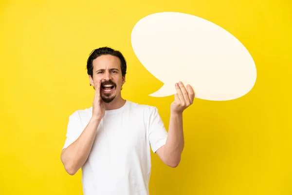 Jonge Blanke Man Geïsoleerd Gele Achtergrond Met Een Lege Spraakzeepbel — Stockfoto