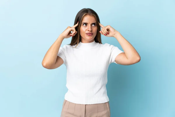 Young Uruguayan Woman Isolated Blue Background Having Doubts Thinking — Foto Stock