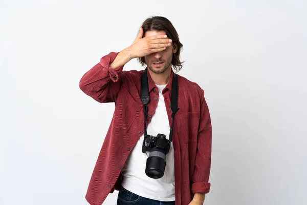 Jeune Photographe Homme Isolé Sur Fond Blanc Couvrant Les Yeux — Photo