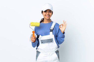 Ressam kadın izole edilmiş beyaz arkaplan üzerinde Tamam işareti iki elle gösteriyor