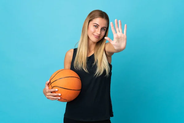 Jeune Femme Jouant Basket Isolé Sur Fond Blanc Comptant Cinq — Photo