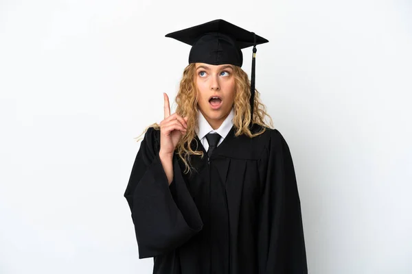 Νεαρός Απόφοιτος Πανεπιστημίου Απομονωμένος Λευκό Φόντο Σκέφτεται Μια Ιδέα Που — Φωτογραφία Αρχείου