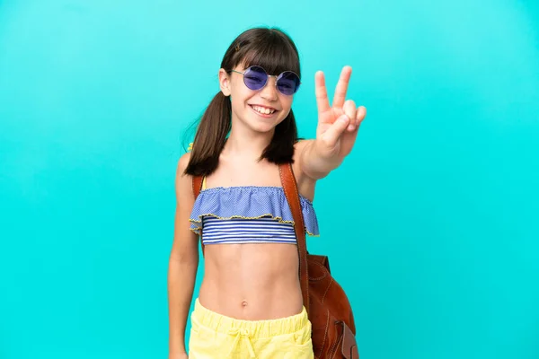 Pequeno Garoto Caucasiano Indo Para Praia Isolado Fundo Azul Sorrindo — Fotografia de Stock