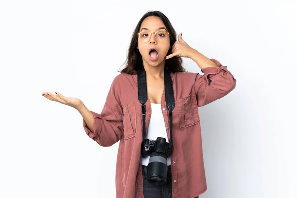 Young Photographer Woman Isolated White Background Making Phone Gesture Doubting — Stock Photo, Image