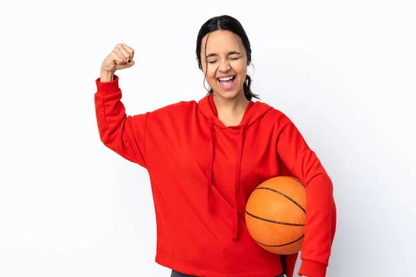 Jovem Mulher Jogando Basquete Sobre Fundo Branco Isolado Fazendo Gesto — Fotografia de Stock