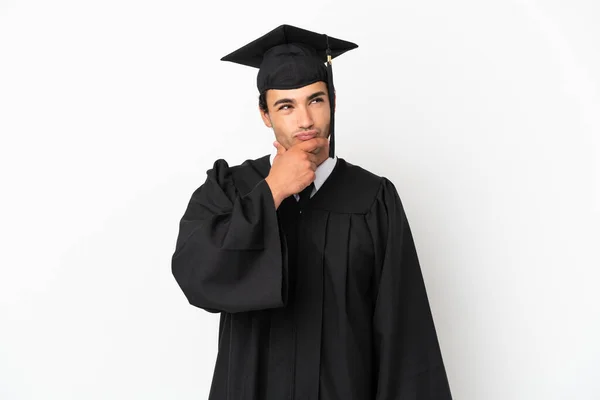 Jonge Afgestudeerde Universiteit Geïsoleerde Witte Achtergrond Met Twijfels Met Verwarrende — Stockfoto