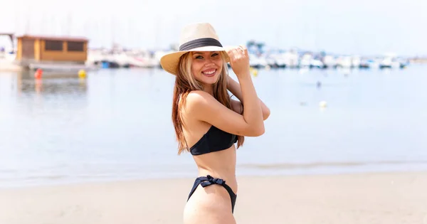 Joven Chica Rubia Bonita Traje Baño Vacaciones Verano —  Fotos de Stock