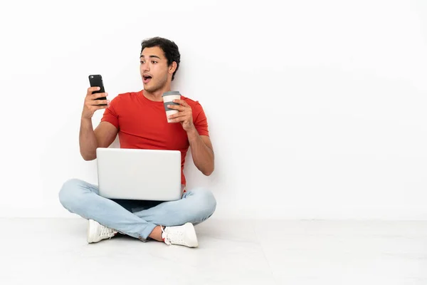 Caucasian Handsome Man Laptop Sitting Floor Holding Coffee Take Away — Stock Photo, Image