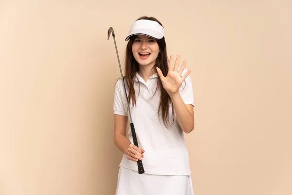 Jovem Ucraniana Golfista Menina Isolada Fundo Bege Contando Cinco Com — Fotografia de Stock
