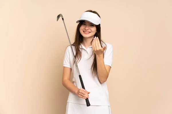 Young Ukrainian Golfer Girl Isolated Beige Background Inviting Come Hand — Stock Photo, Image