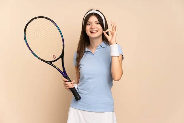 Fiatal Ukrán Lány Teniszező Felett Elszigetelt Fal Mutatja Rendben Jel — Stock Fotó