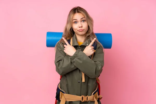 Teenager Russian Mountaineer Girl Big Backpack Isolated Pink Background Pointing — ストック写真