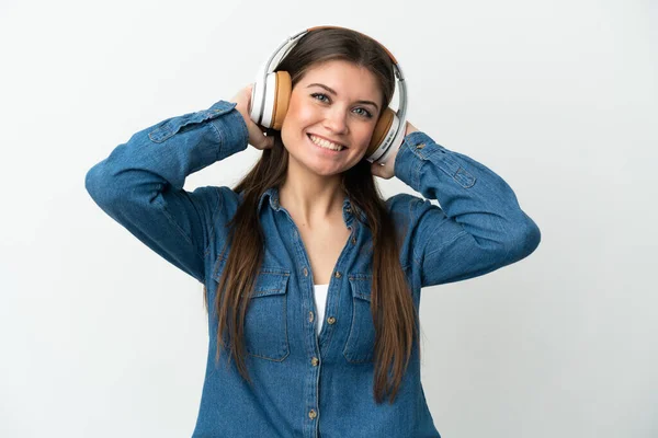 Young Caucasian Woman Isolated White Background Listening Music — Stock Photo, Image