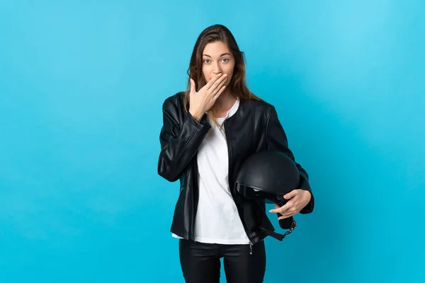 Joven Irlanda Mujer Sosteniendo Casco Motocicleta Aislado Sobre Fondo Azul — Foto de Stock