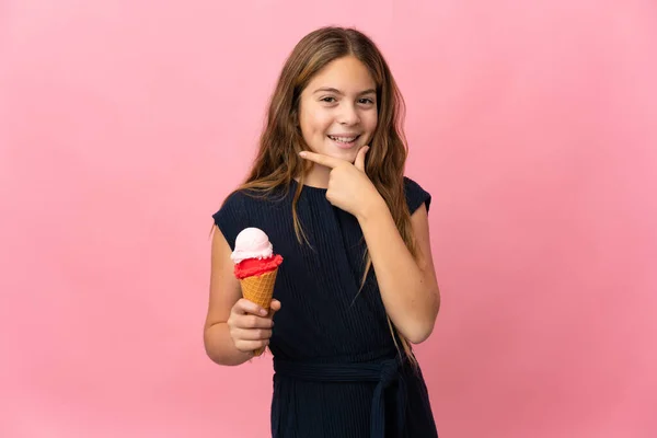 Barn Med Cornet Glass Över Isolerad Rosa Bakgrund Glad Och — Stockfoto