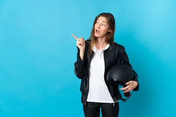 Young Ireland Woman Holding Motorcycle Helmet Isolated Blue Background Intending — ストック写真