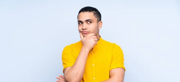 Asiático Guapo Hombre Sobre Aislado Fondo Tener Dudas —  Fotos de Stock